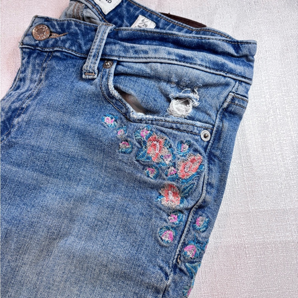 Lucky Brand Light Blue Floral Embroidered Skinny Jeans - Picture 2 of 9